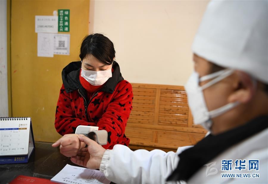 （抓好經(jīng)濟發(fā)展 應(yīng)對復(fù)雜局面·圖文互動）（1）2500萬農(nóng)民工如何安全返崗？——農(nóng)民工大省四川復(fù)工觀察