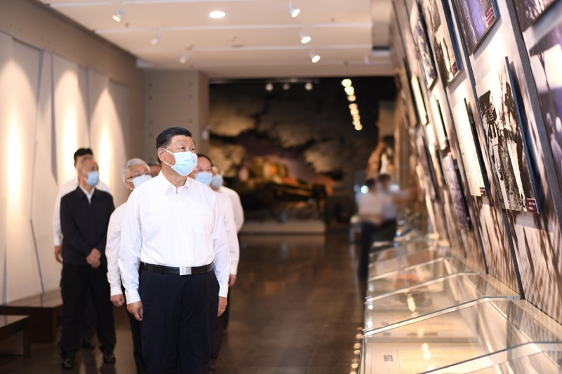 2022年8月16日至17日，中共中央總書記、國家主席、中央軍委主席習(xí)近平在遼寧考察。這是16日下午，習(xí)近平在錦州市考察遼沈戰(zhàn)役紀(jì)念館。 新華社記者 燕雁 攝