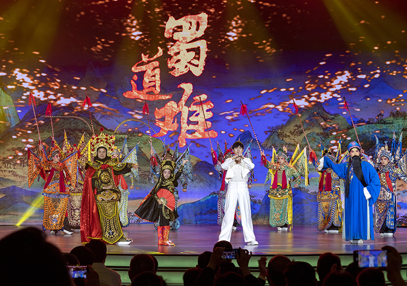 2023年10月13日，成都，“把青春華章寫在祖國大地上”大思政課網(wǎng)絡(luò)主題宣傳和互動引導活動在四川大學舉行。