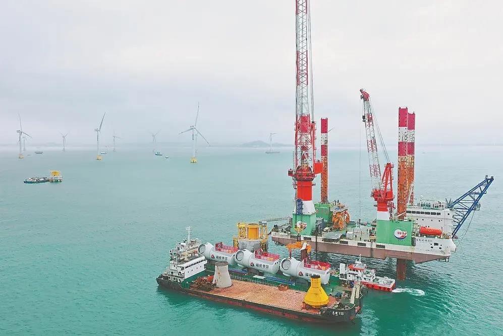 福能集團(tuán)曾是“一煤獨(dú)大”的老國(guó)企，近年來(lái)積極轉(zhuǎn)型，布局新能源、新材料、醫(yī)療健康等領(lǐng)域。圖為福能集團(tuán)三川海上風(fēng)電項(xiàng)目。（資料圖片）